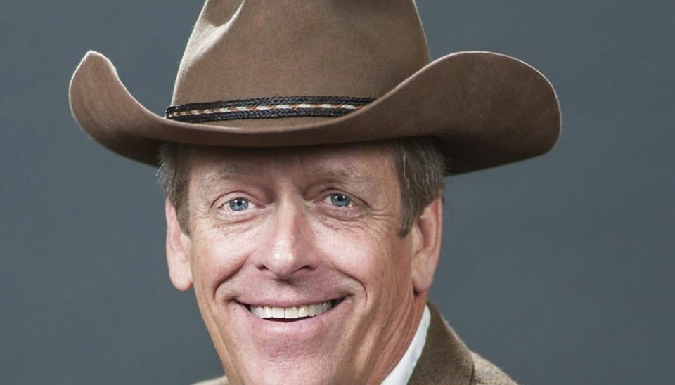 Senfølger får rigmand til at tage sit eget liv Stifteren af den enormt succesfuld restaurantkæde Texas Roadhouse er død 65 år gammel. Han tog torsdag sit eget liv efter at have kæmpet alvorligt med senfølger efter Covid-19. Foto: Scanpix/Ron Bath/Texas Roadhouse via AP