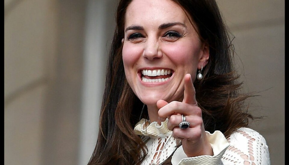 Den dag prins William bliver konge, bliver Kate samtidig ‘dronning consort’. Dermed vil hun være de højest rangerede kvinde i det britiske kongehus. Klik videre for flere billeder. Foto: Scaanpix/REUTERS/Andrew Parsons/Pool Den dag prins William bliver konge, bliver Kate samtidig ‘dronning consort’. Dermed vil hun være de højest rangerede kvinde i det britiske kongehus. Klik videre for flere billeder. Foto: Scaanpix/REUTERS/Andrew Parsons/Pool