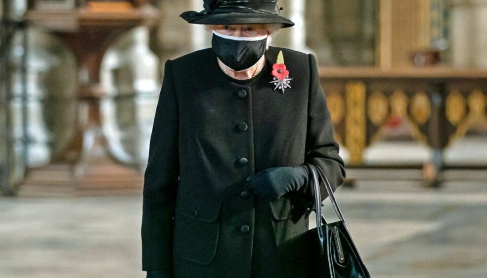 I henhold til de gældende corona-restriktioner kan dronning Elizabeth ikke have sine allernærmeste tæt på sig, når prins Philip bliver stedt til hvile lørdag den 17. april. Foto: Scanpix/Aaron Chown/Pool via REUTERS I henhold til de gældende corona-restriktioner kan dronning Elizabeth ikke have sine allernærmeste tæt på sig, når prins Philip bliver stedt til hvile lørdag den 17. april. Foto: Scanpix/Aaron Chown/Pool via REUTERS