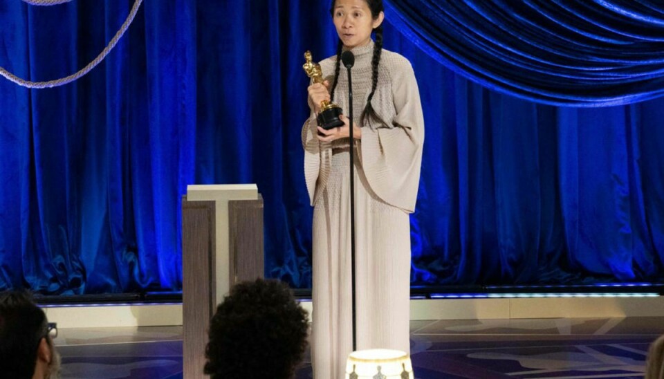Instruktør Chloé Zhao blev den helt store vinder ved årets Oscaruddeling. Foto: Todd Wawrychuk/Ritzau Scanpix