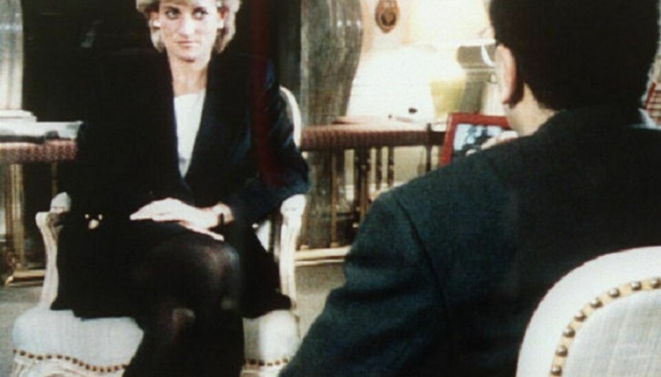Det var et enormt scoop for BBC, da prinsesse Diana i november 1995 talte åbent om mange personlige og ikke mindst ægteskabelige problemer i et interview med journalist Martin Bashir (t.h.). Men interviewet kom i stand ved brug af ufine metoder, viser undersøgelse. Foto: -/AFP