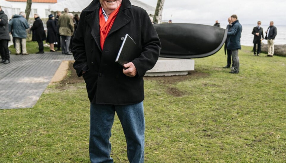 Husker du Per Arnoldi? Her er han i dag Kunstneren Per Arnoldi fylder 80 år den 25. maj. Her er han under indvielsen af monumentet “Oktober 43”, den 5. maj. Skulpturen er opført til minde om danske jøders flugt til Sverige. – Foto: Emil Helms/Ritzau Scanpix