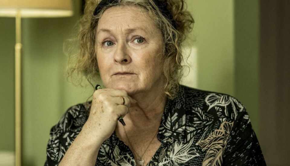 -Jeg er familiens overhoved Kirsten Lehfeldt mener, at det er fint at lave endnu en sæson af “Minkavlerne”, selv om at de danske minkavlere måtte aflive alle deres dyr på grund af fare for coronamutation i mink. – Serien handler jo om mennesker. Det er komedie og ikke skarp politisk satire, siger hun. – Foto: Per Arnesen/TV2/Free