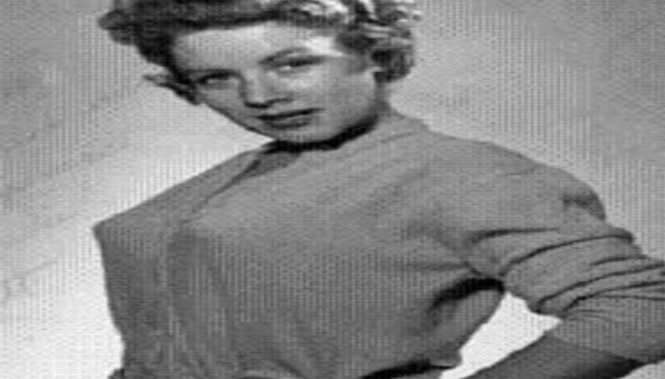 Claudia Barrett, som er mest kendt for sin femme fatale-rolle i science fiction filmen ‘Robot Monster’, er død i en alder af 91 år. Foto: Wiki Commons