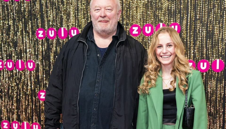 Flora Ofelia ses her sammen med Bjarne Henriksen, som hun spiller overfor i DR-dramaserien 'Ulven kommer'. Flora Ofelia ses her sammen med Bjarne Henriksen, som hun spiller overfor i DR-dramaserien 'Ulven kommer'.