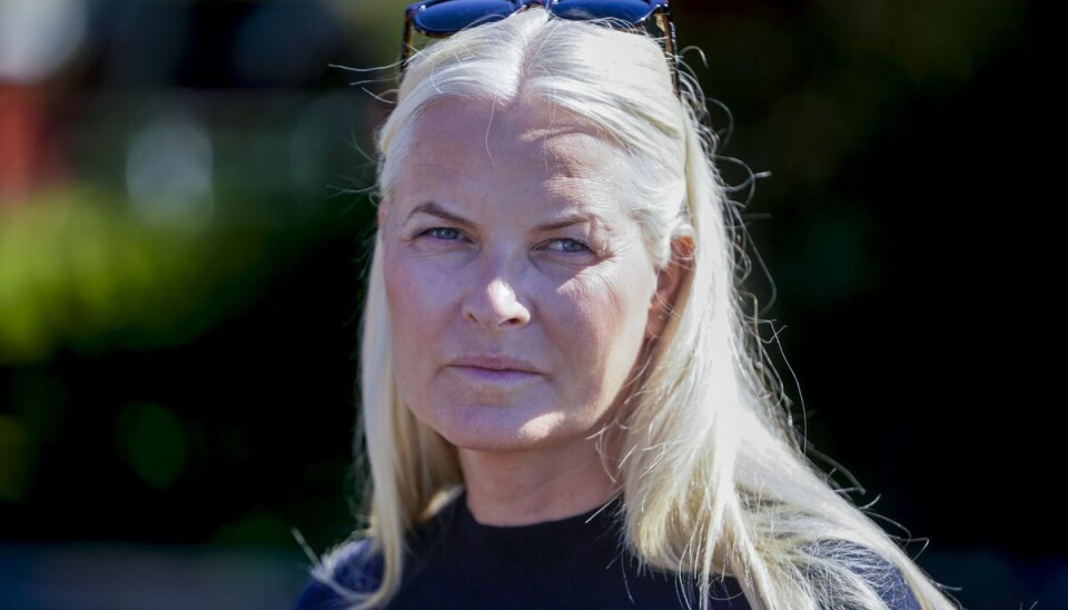 Indtrykkene stod malet i ansigtet på kronprinsesse Mette-Marit under besøget i Östra Toten Indtrykkene stod malet i ansigtet på kronprinsesse Mette-Marit under besøget i Östra Toten