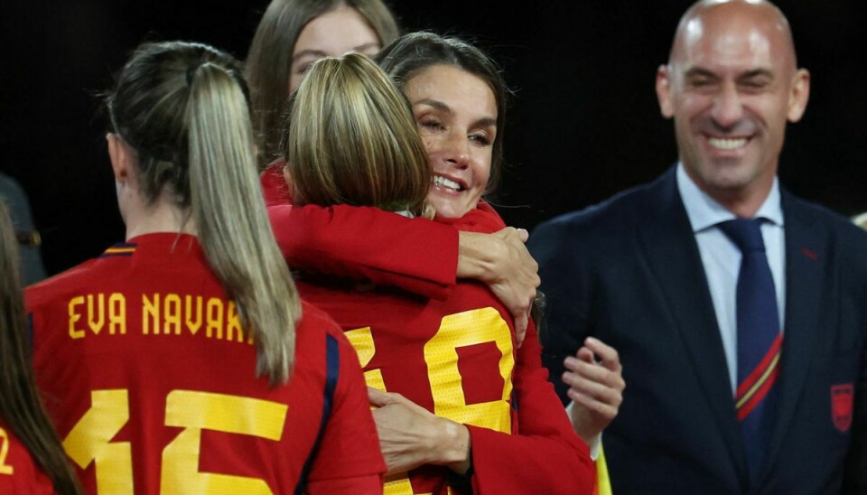Der var knus og kram til samtlige de spanske spillere fra deres dronning.