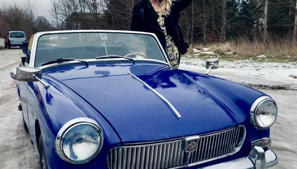 Sammen med sin mand, skuespilleren Simon Stenspil, ejer 19 veteranbiler.Anna Stokholm Sammen med sin mand, skuespilleren Simon Stenspil, ejer Anna Stokholm 19 veteranbiler.