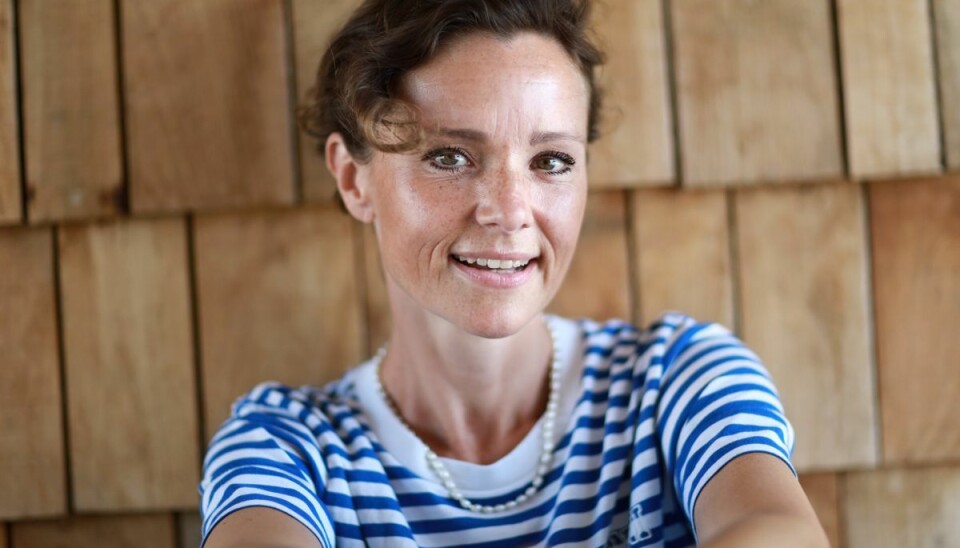 Lise Rønne springer endnu en gang ud i værtsrollen - denne gang i det nye underholdsningprogram 'Forræder'. - Den helt ærlige udgave er, at jeg bare synes, det er det fedeste program. Det minder ikke om noget, jeg har lavet før, men det endte med at være noget af det sjoveste, jeg nogensinde har lavet, siger hun. Lise Rønne springer endnu en gang ud i værtsrollen - denne gang i det nye underholdsningprogram 'Forræder'. - Den helt ærlige udgave er, at jeg bare synes, det er det fedeste program. Det minder ikke om noget, jeg har lavet før, men det endte med at være noget af det sjoveste, jeg nogensinde har lavet, siger hun.