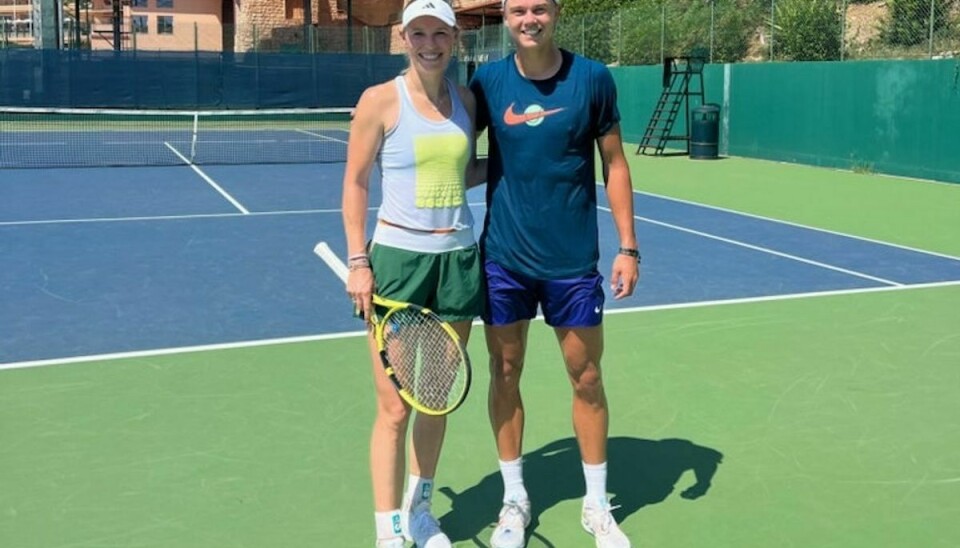 Tennisstjernerne Caroline Wozniacki og Holger Rune trænede mandag sammen i Monaco.