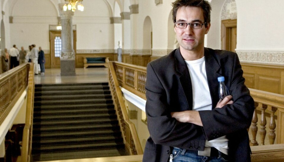 DR mister stor profil til TV2 Med sit skifte må Uffe Tang også sige farvel til Christiansborg, som han har arbejdet på i 13 år. Her i 2006. (Foto: Scanpix)