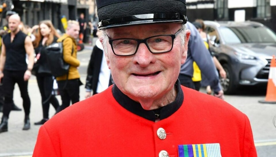 89-årig krigshelt skal synge for dronningen Den 89-årige krigshelt, Colin Thackery, vandt forleden Britain’s Got Talent – det sikrer ham 250.000 pund samt mulighed for at optræde for den britiske kongefamilie. Foto: Scanpix.