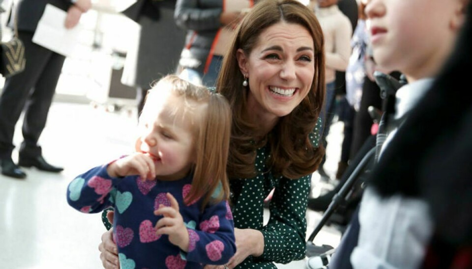 Kate Middleton har altid været god til børn og sjove lege. KLIK VIDERE OG SE DE SKØNNE BILLEDER. Foto: Scanpix