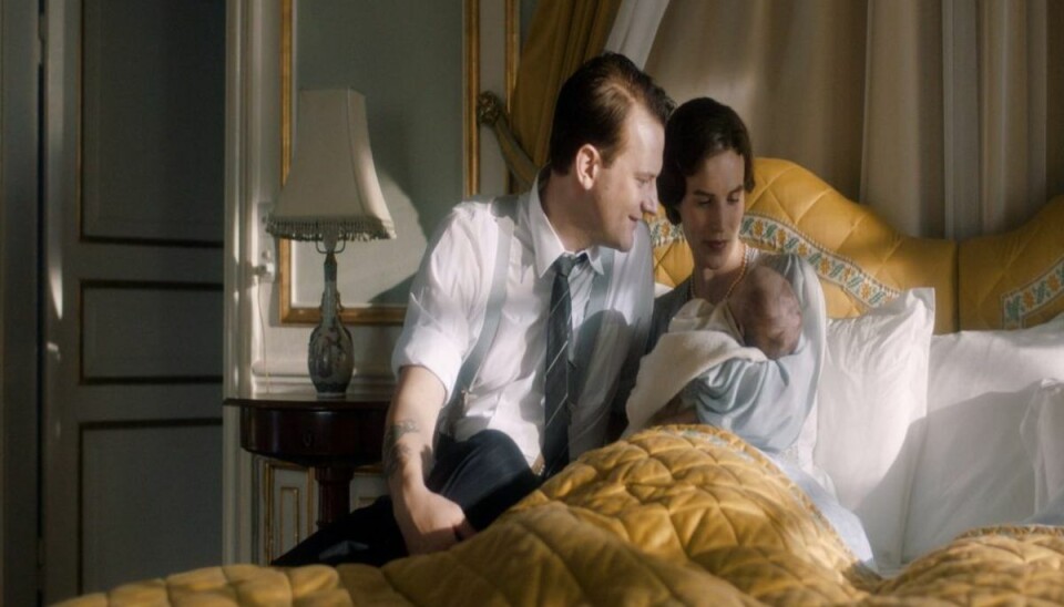 Scene fra DR1s historiske serie ”Frederik IX”. 16. april 1940. Kronprinsesse Ingrid og Kronprins Frederik har fået deres første barn – vores nuværende Dronning. Foto: DR/Morten Krüger Scene fra DR1s historiske serie ”Frederik IX”. 16. april 1940. Kronprinsesse Ingrid og Kronprins Frederik har fået deres første barn – vores nuværende Dronning. Foto: DR/Morten Krüger