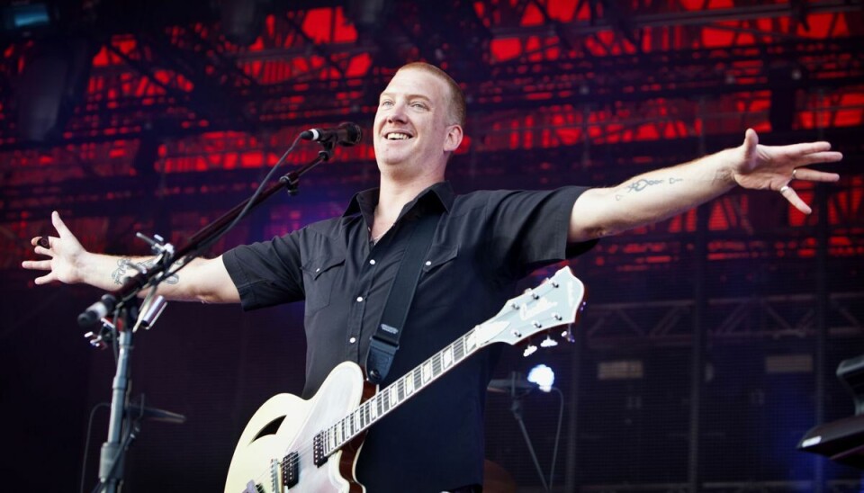 Josh Homme, der den 17. maj fylder 50 år, sammen med Queens of the Stone Age under bandets seneste optræden på Roskilde Festival i 2013. Til sommer vender bandet retur til den danske festival, når de den 28. juni optræder på Arena-scenen. (Arkivfoto).