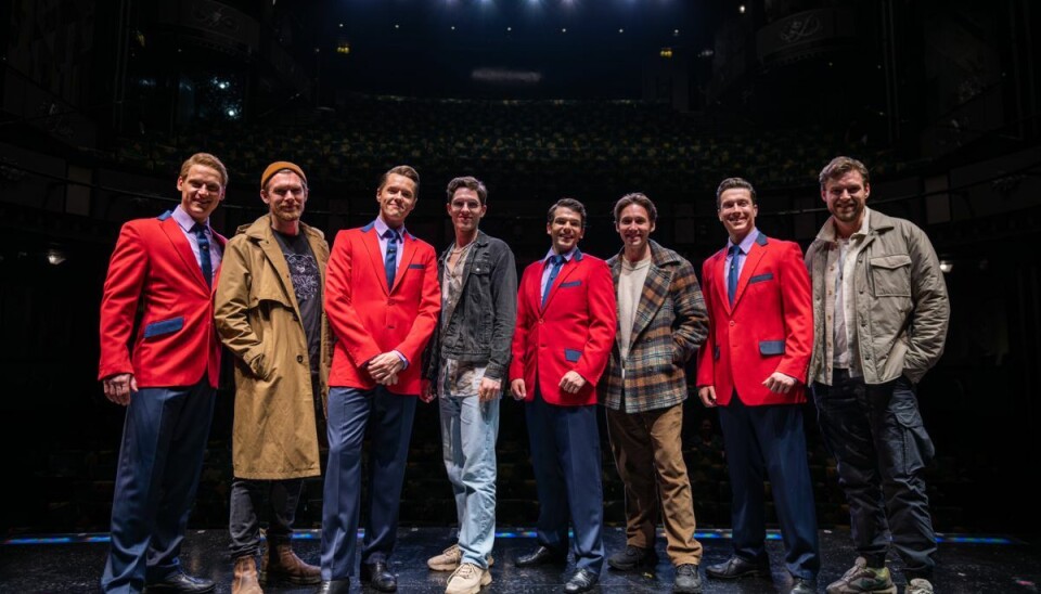 Mikkel Hoé Knudsen har overværet Jersey Boys-musicalen i London sammen med sine danske kolleger, der fuldender kvartetten i den rød-hvide version af forestillingen: Søren Torpegaard, Johannes Nymark og Jesper Paasch. (PR-foto). Mikkel Hoé Knudsen har overværet Jersey Boys-musicalen i London sammen med sine danske kolleger, der fuldender kvartetten i den rød-hvide version af forestillingen: Søren Torpegaard, Johannes Nymark og Jesper Paasch. (PR-foto).