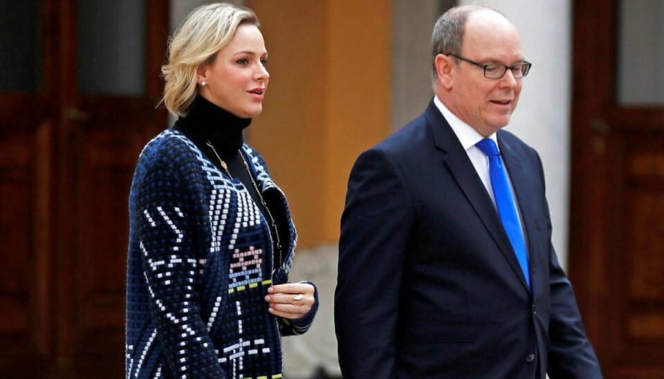 Der har længe verseret rygter om, at der skulle være knaster i forholdet mellem fyrst Albert og fyrstinde Charlene af Monaco. Ny maner fyrstinden alle rygter til jorden. Klik videre for flere billeder. Foto: Scanpix/ REUTERS/Eric Gaillard Der har længe verseret rygter om, at der skulle være knaster i forholdet mellem fyrst Albert og fyrstinde Charlene af Monaco. Ny maner fyrstinden alle rygter til jorden. Klik videre for flere billeder. Foto: Scanpix/ REUTERS/Eric Gaillard
