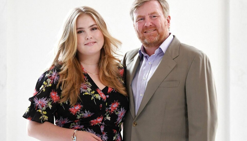 Hollandske kronprinsesse Catharina-Amalia ses her sammen med sin far, kong Willem-Alexander. Hollandske kronprinsesse Catharina-Amalia ses her sammen med sin far, kong Willem-Alexander.