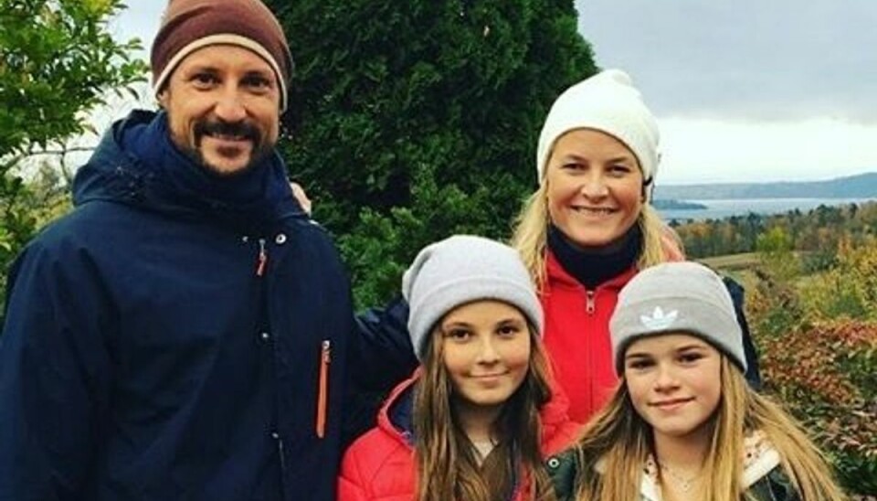 Rørende billeder: Kronprinsfamilie samler ind Se alle billederne i bunden af artiklen. Foto: Instagram.