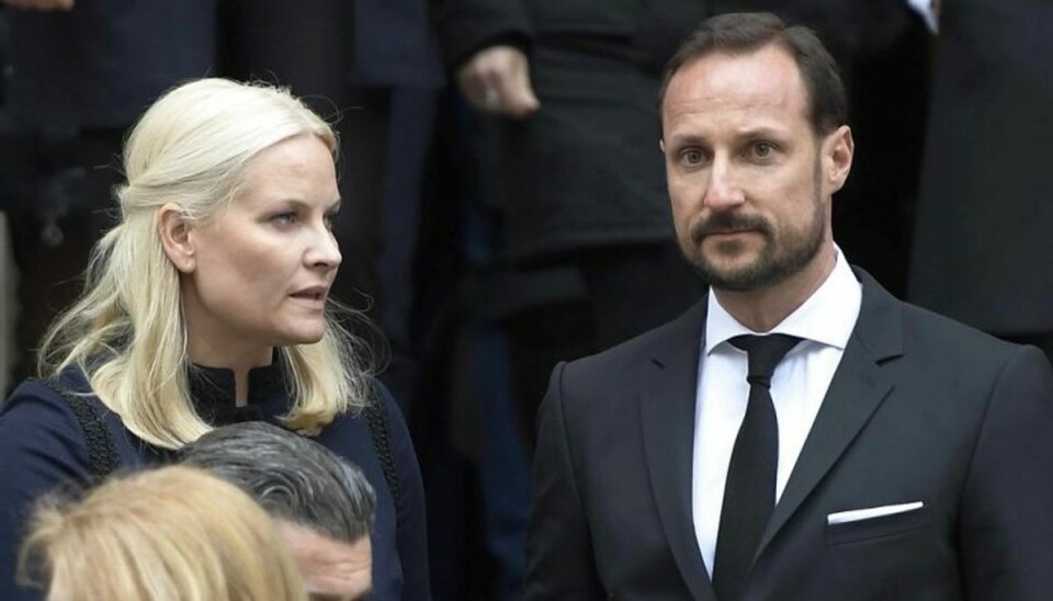 Kronprinsesse tog tårevædet afsked med nær ven Det blev en tårevædet afsked for kronprinsesse Mette-Marit i forbindelse med en mindehøjtidelighed for en nær ven. Foto: Mario Cartelli/Scanpix.