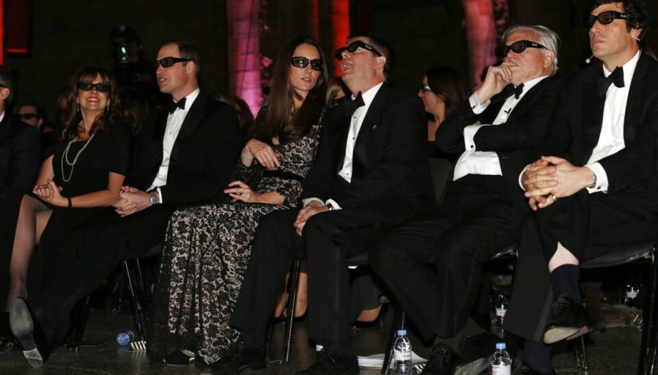 Prins William skal interviewe helt særlig person Prins William og hertuginde Catherine deltog i en screening af “David Attenborough’s Natural History Museum Alive 3D” på The Natural History Museum i London tilbage i 2013. Til forevisningen deltog også hoverpersonen selv. David Attenborough ses som nummer to fra højre. Foto: Scanpix