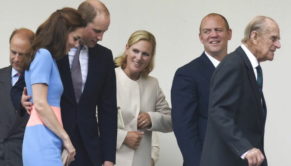 Zara Tindall ses her med sin mand Mike Tindall bagved Kate, William og Philip. KLIK VIDERE OG SE ANDRE KENDTE, DER HAR MISTET KØREKORTET. Foto: Toby Melville / Scanpix Zara Tindall ses her med sin mand Mike Tindall bagved Kate, William og Philip. KLIK VIDERE OG SE ANDRE KENDTE, DER HAR MISTET KØREKORTET. Foto: Toby Melville / Scanpix
