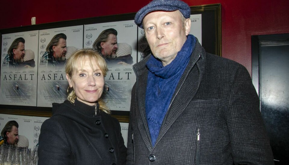 Anette Støvelbæk håber på en god afslutning af ’Badehotellet’. Her til premieren mandag aften på ’Asfalt’ med sin kendte mand, Lars Mikkelsen.