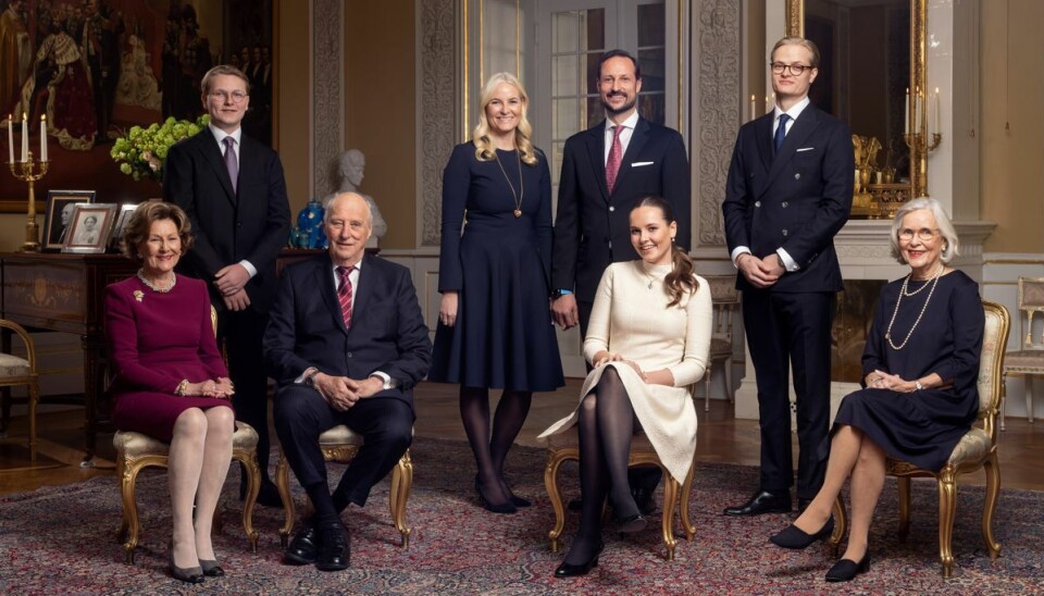 Marius Borg Høiby ses her sammen med sin mor samt kronprins Haakon og sin halvsøster prinsesse Ingrid Alexandra.