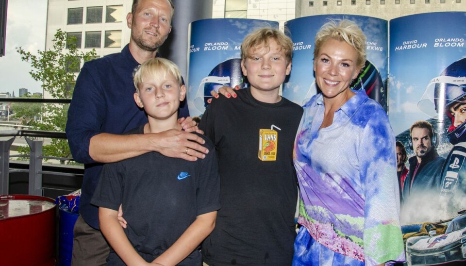 Lene og Anders Beier ses her sammen med deres to drenge Arthur og Otto.