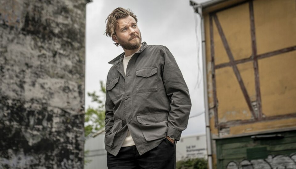 I 'Når befrielsen kommer' spiller Pilou Asbæk far til en søn. I virkelighedens verden har han i de senere år brugt masser af tid med sin familie uden for landets grænser. - Det har ændret mit blik på tilværelsen at bruge så meget tid sammen med min datter, lyder det fra Pilou Asbæk. I 'Når befrielsen kommer' spiller Pilou Asbæk far til en søn. I virkelighedens verden har han i de senere år brugt masser af tid med sin familie uden for landets grænser. - Det har ændret mit blik på tilværelsen at bruge så meget tid sammen med min datter, lyder det fra Pilou Asbæk.