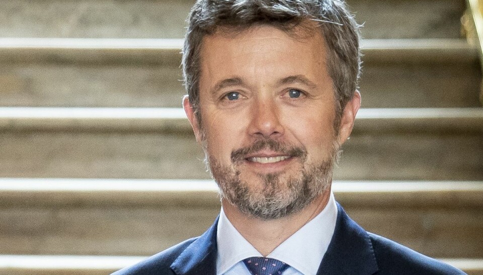 Kronprins Frederik vil være at finde på lægterne, når der søndag spille finaler ved VM i badminton i Royal Arena. Det fremgår af kongehusets officielle kalender. Kronprins Frederik vil være at finde på lægterne, når der søndag spille finaler ved VM i badminton i Royal Arena. Det fremgår af kongehusets officielle kalender.