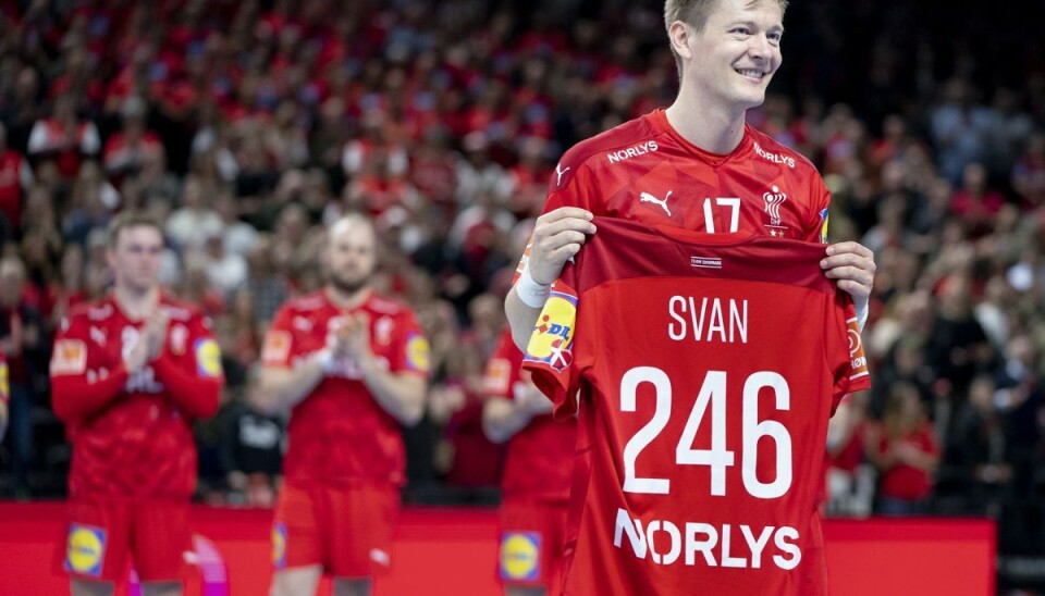 Lasse Svan Hansen blev hyldet i Royal Arena i april 2022, da han spillede sin 246. og sidste landskamp. Han nåede at vinde EM, VM og OL med landsholdet, hvor han primært kæmpede med Hans Lindberg om pladsen på højrefløjen. Lasse Svan Hansen blev hyldet i Royal Arena i april 2022, da han spillede sin 246. og sidste landskamp. Han nåede at vinde EM, VM og OL med landsholdet, hvor han primært kæmpede med Hans Lindberg om pladsen på højrefløjen.